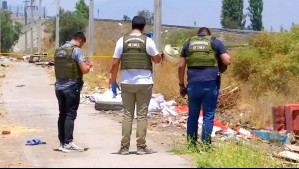 Hallan cuerpo de mujer con dos impactos de bala bajo escombros en La Pintana