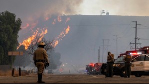 Nuevo incendio forestal alrededor de Los Ángeles provoca miles de órdenes de evacuación