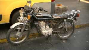 Encuentran moto que circulaba sin documentos desde 1977: Conductor escapó de la fiscalización