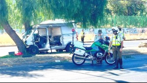 Bebé de un año muere tras violento choque de un furgón contra un árbol en Maipú