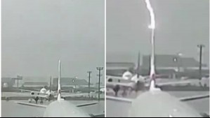 Video capta el momento exacto en que rayos impactan avión en Brasil