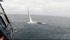 Rescatan a tres tripulantes por riesgo de hundimiento de yate en Coquimbo: Nave tenía fallas estructurales