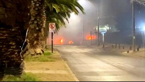 Incidentes terminan con bus quemado en conmemoración de la muerte de barrista de Colo Colo