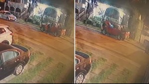 Video muestra insólito registro de ladrón conectado la batería de una camioneta para poder robarla