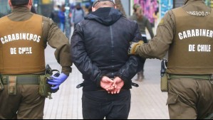 Habría logrado escapar tras un mes de cautiverio: Joven denuncia que fue secuestrada por su expareja en Estación Central