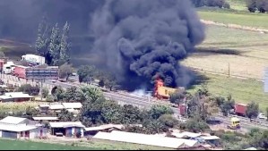 Un fallecido tras grave accidente de tránsito entre dos camiones en Ruta 78: Incendio provocó gigantesca nube de humo negro