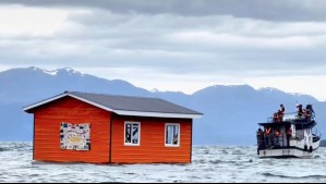 Casa se pierde en medio del mar durante celebración de tradicional minga en Puerto Cisnes