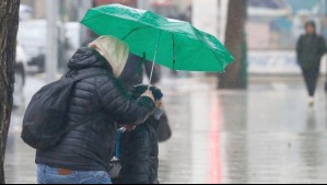 Chubascos débiles con viento de hasta 40 km/h: Revisa las zonas donde se esperan lluvias este viernes