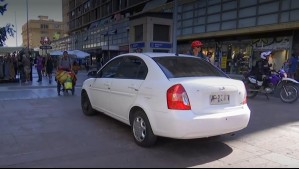 Auto tenía 350 multas: Se metió contra el tránsito para evitar control y después dejó el vehículo abandonado