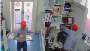 Fingió tener discapacidad para pasar desapercibido: Video capta a delincuentes robando en farmacia de Los Ángeles