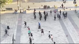 'No le dan descanso': Vecinos en guerra por clases de baile hasta altas horas de la noche en plaza de Santiago Centro