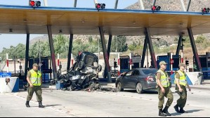 Chocó contra peaje: Joven de 20 años muere en grave accidente de tránsito en Autopista Acceso Sur de Santiago