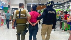 Detienen a mujer por apuñalar a guardia dentro de un supermercado en Buin