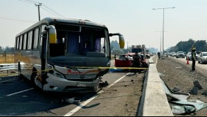 Choque frontal entre un bus y un vehículo menor deja tres personas muertas en el Biobío
