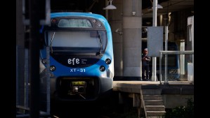 Grafiteros rayan tren y agreden con spray a pasajeros en estación de EFE Valparaíso