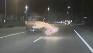 Lanzan fuegos artificiales desde camioneta hacia vehículo tras discusión entre conductores en EEUU