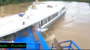 Video capta impactante choque entre barcos con pasajeros en Perú