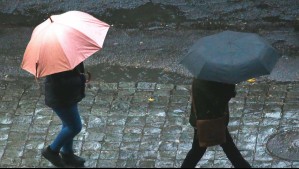 'El total del mes en cinco minutos': Intensas lluvias sorprenden a habitantes de Arica