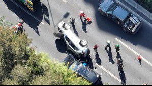 Delincuente robó un vehículo, fue seguido y terminó volcando en plena Avenida Kennedy