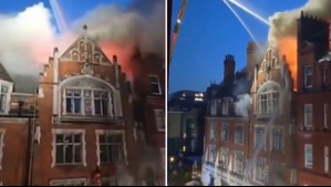 Videos muestran impresionante incendio en un hotel de lujo en Londres: Más de 100 personas fueron evacuadas