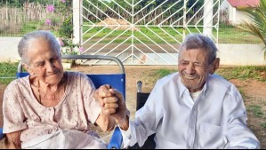 Pareja lleva 84 años de casados y tienen más de 100 nietos y bisnietos: Revelan secreto de su amor para estar en récord Guinness