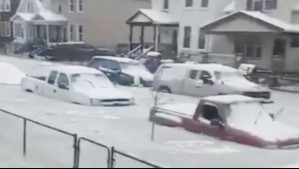 Video muestra a cientos de autos atrapados en el hielo tras ruptura de tubería en Estados Unidos