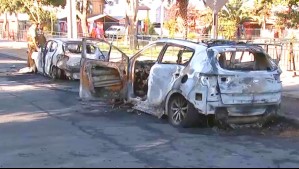 No tenían placas patentes y sus ocupantes se fugaron: Investigan quema de dos vehículos en Puente Alto