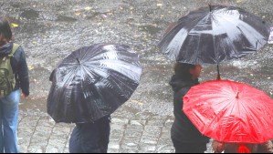 Meteorología emite alerta en dos regiones por 'precipitaciones moderadas a fuertes en un corto periodo de tiempo'