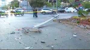 Auto arrasa con poste del alumbrado público en Bellavista y genera cortes de tránsito