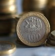 El coleccionista y creador de la cuenta de Instagram Error Coins Chile,  Ignacio Villalón, reveló cuáles son las monedas de $100 más valiosas en Chile, y que pueden llegar a costar hasta 1 millón pesos en algunos casos.