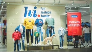 Marca estadounidense de ropa cierra su única tienda en Chile: Liquida sus productos con grandes descuentos
