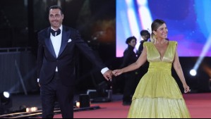 Elegancia pura en Viña: Pancha Merino y su pareja, Andrea Marocchino, deslumbraron en la Gala de Viña 2025