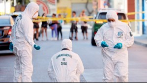 No descartan homicidio: Investigan muerte de mujer que cayó de edificio de departamentos en Santiago