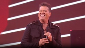 ¡Abrió con uno de sus clásicos!: Así comenzó la presentación de Carlos Vives en el Festival de Viña