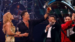 Con un show lleno de carisma y sorpresas: Carlos Vives conquista al 'Monstruo' y se lleva las gaviotas de plata y oro en Viña 2025