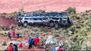 Nuevo accidente fatal en Bolivia: Bus se desbarranca y deja al menos 25 muertos