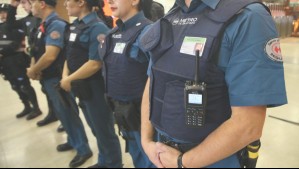 Guardias de Metro de Santiago podrán utilizar sus armas 'si es que ven amenazadas sus vidas o las de los usuarios'