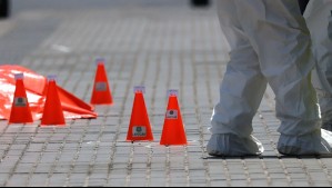 Hombre muere baleado en plena vía pública en Conchalí: Habría sido atacado desde un vehículo