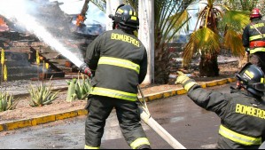 Dos adultos mueren en incendio que afectó a vivienda en Coronel