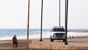 Persona muere arrastrada por las olas en playa de Iquique: Había salido a pescar con unos amigos