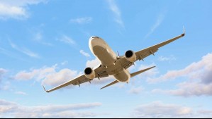 Avión debió aterrizar de emergencia: Se taparon 11 de los 12 baños disponibles