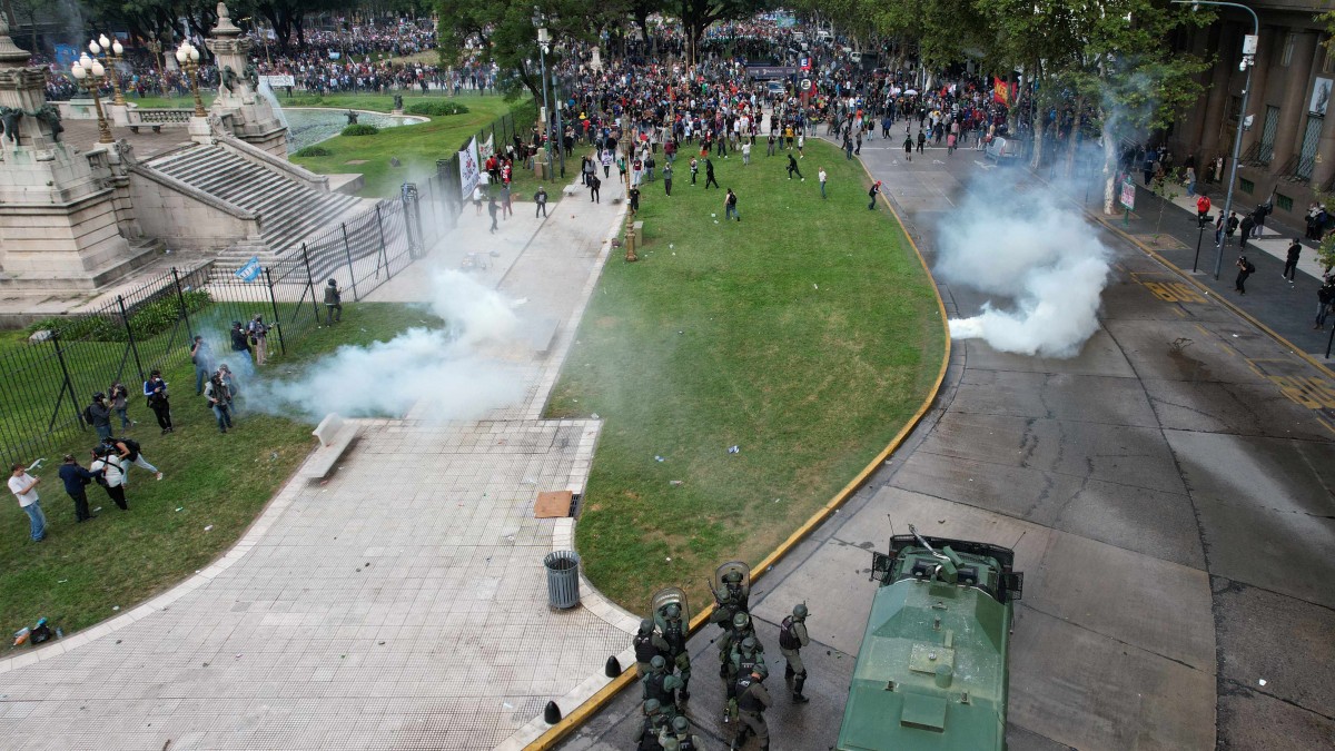 Gobierno de Milei acusa 'intento de golpe de Estado' tras protestas de jubilados en Argentina