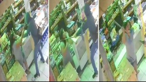 Video muestra a ladrones que entraron a robar a un almacén y locataria los echó a 'escobazos' en Los Ángeles