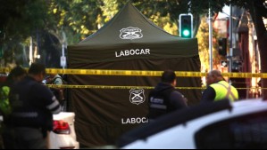 Encuentran dos personas fallecidas al interior de auto baleado en las cercanías del Club Hípico de Santiago