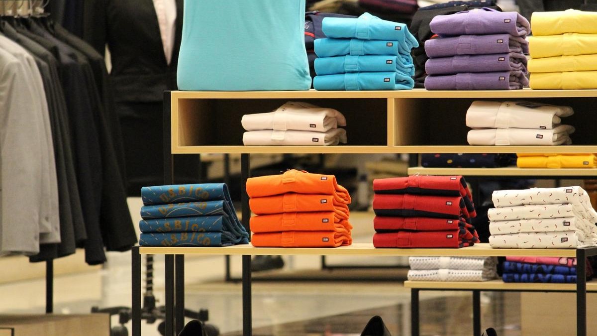 Hasta 85% de descuento: Tienda de ropa y accesorios que se va de Chile se despide con atractivas ofertas