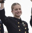 Conoce detalles sobre el posible viaje de la reina Letizia de España a Chile, quien tendría la intención de comprobar el estado de salud de la princesa Leonor, la que ha tenido malestares en su viaje en el buque escuela español.