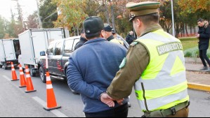 Taxista golpea a pasajera que viajaba con su bebé de dos meses en Santiago: Fue detenido por Carabineros