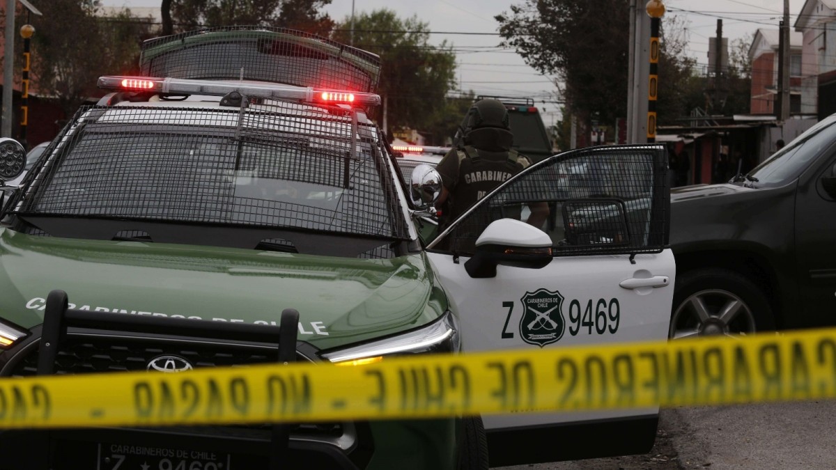 Concejal sufre encerrona en Maipú: Vehículo fue encontrado estrellado contra un árbol en Cerro Navia