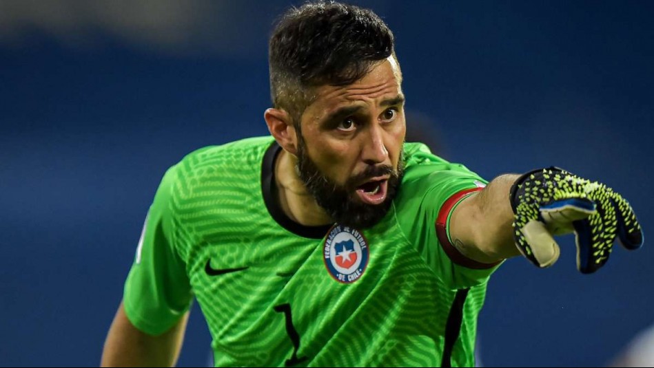 Claudio Bravo llama a La Roja a tener ideas claras ante Paraguay: 'Si vamos a jugar a atacar o defender'