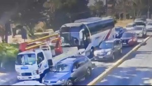 Avanzó sin control: Video muestra momento en que camión protagoniza grave choque múltiple en Las Condes